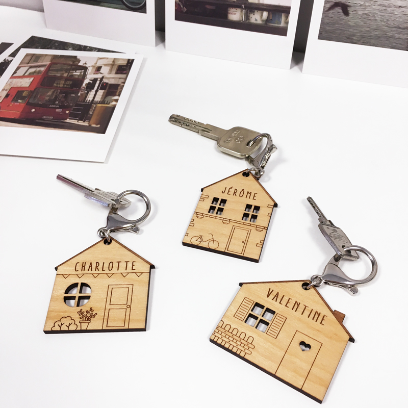 Porte clés bois gravé maison