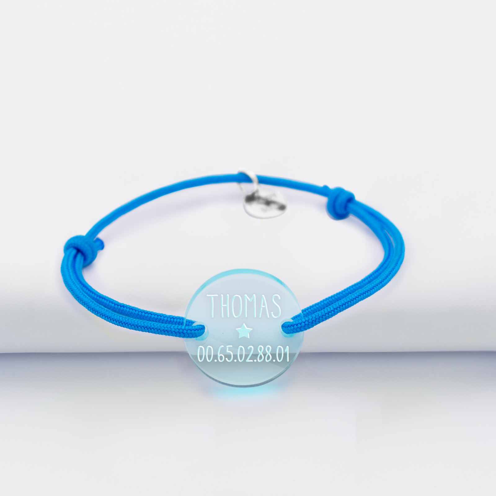 Bracelet enfant d'identification médaille acrylique fluo bleu 17 mm  personnalisé | HappyBulle