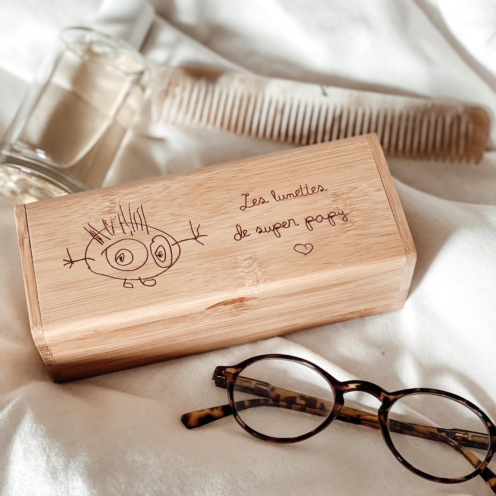 Boîte à lunettes en bois gravée et personnalisée | HappyBulle